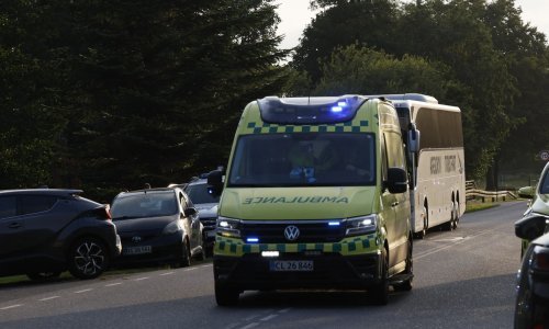 Teška nesreća u Danskoj: Vlak udario u vozilo i iskočio iz tračnica, jedna osoba poginula