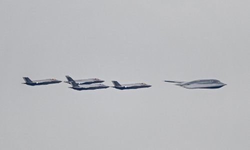 Ovo su bombarder i lovci koji su nadlijetali mjesto susreta Trumpa i Putina