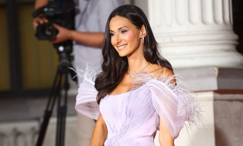 Svi su gledali u nju: Sandale prelijepe brinete nešto su posebno, a tek haljina...