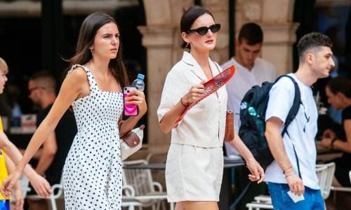 Ovako Dubrovkinje nose najpopularnije natikače koji modni svijet obožava