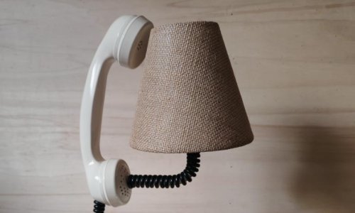 Kada se nostalgija susretne s inovacijom - stari telefoni,  fotoaparati i flaše postaju chic lampe
