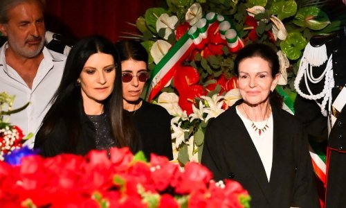 Tuga u Rimu: Italija se oprostila od televizijske legende, viđene Laura Pausini i Giorgia