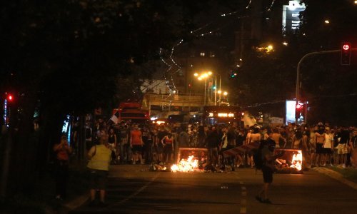 FOTO Kaos na ulicama Srbije, Vučić prijeti, fotke nereda obilaze svijet