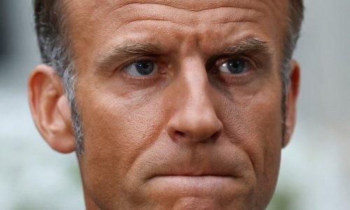 Macronu gori pod nogama: Mora pod hitno pronaći novog premijera