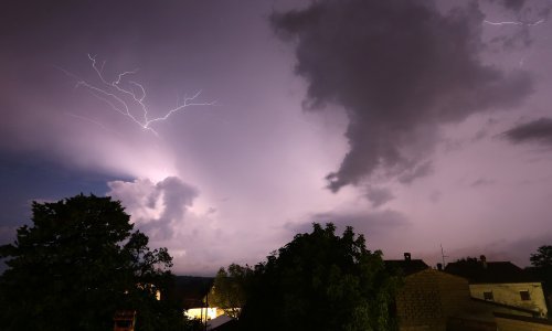 Nevrijeme pogodilo Istru, u Umagu pala tuča