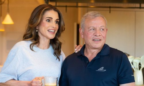 Kraljica Rania ima oko za detalje: Efektnom majicom istaknula ležerno izdanje