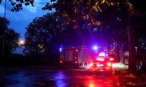 Napeta noć u Umagu: Vatrogasci izvlačili automobile potopljene u bujicama