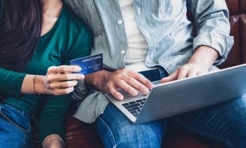 Čak 75% Hrvata online kupuje odjeću i modne dodatke, plaćaju gotovo isključivo – karticama