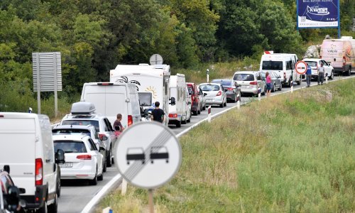 Kaos i na Krku: Kolona veća od 15 kilometara