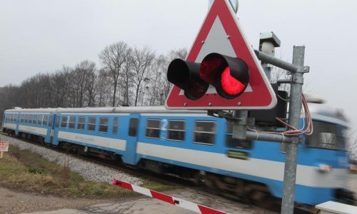 Mladić opečen od strujnog udara bori se za život