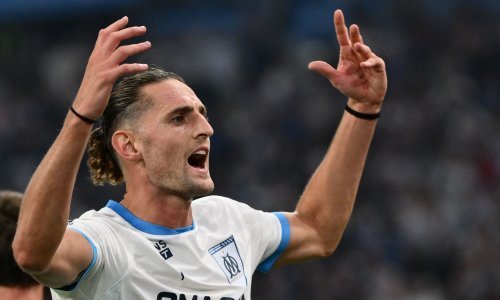 Drama u francuskom velikanu: Dvojica se tuku, treći leži na podu, atmosfera kao u seoskoj birtiji