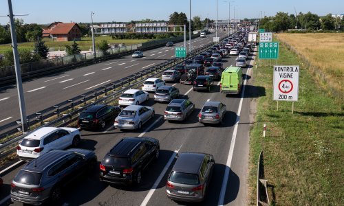 Pojačan promet na većini cesta: Usporavanja na naplatnim postajama