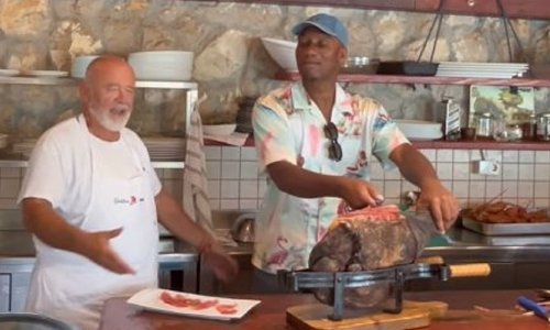 Legendarni Drogba oduševio rezanjem pršuta kraj Dubrovnika