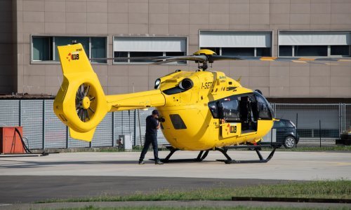 Dječak ispao iz automobila u vožnji: Brat mu je odvezao pojas