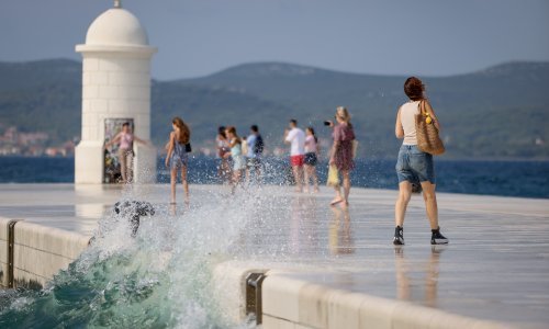 Pretežno sunčano, ali moguć je i poneki popodnevni pljusak