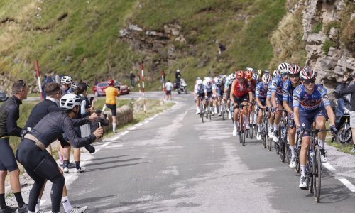 Tragedija! Na Vuelti poginuo 17-godišnji španjolski biciklist; utrka otkazana