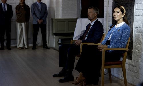 Krije posebnu priču: Chic detalj kombinaciji lijepe kraljice dao je posve novu notu