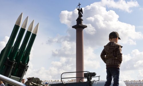 Djeca uče kako bacati bombe: Rusija u ljetnim kampovima stvara novu generaciju vojnika