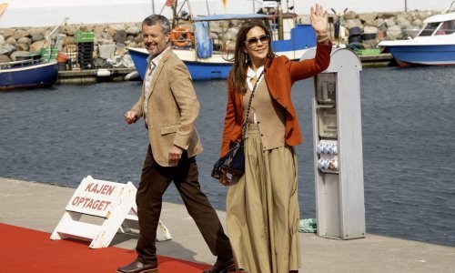 Hit model: Lijepa kraljica oduševila je ovom suknjom, nosi je uz balerinke i tenisice