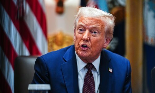 Trump se uskoro obraća iz Ovalnog ureda