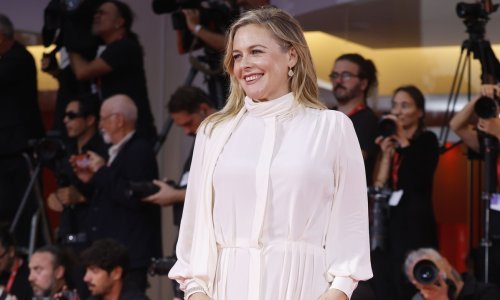 Ljepotica koja je obilježila devedesete vratila se u velikom stilu