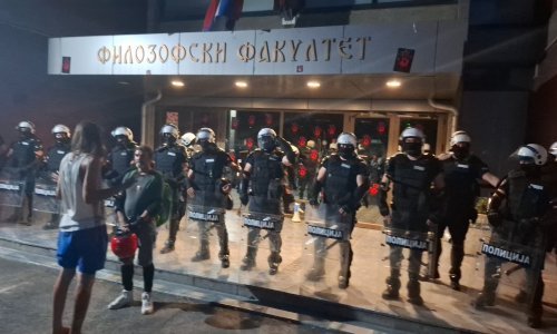 Treća noć pat pozicije u Novom Sadu: Evo kako su studenti dozivali dekana Filozofskog fakulteta