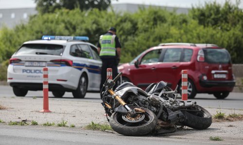 Kobno pretjecanje preko pune crte: U Slavoniji zbog poginuo mladić na motociklu