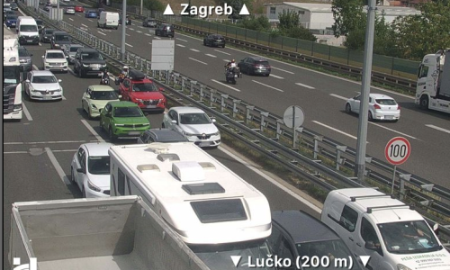 Intenzivan promet diljem zemlje: Gužve na autocestama, nesreće kod Zadra i Zaprešića, odroni...
