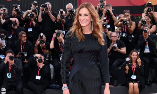 Julia Roberts dominirala u crnom: Na izradu njene haljine utrošeno je više od 300 sati!