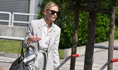 Slavne dame ne mogu joj odoljeti: Ova torbica postala je glavnim dodatkom u Veneciji