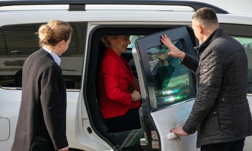 Kaos u Bugarskoj: Prosvjednici napali auto misleći da je unutra Von der Leyen