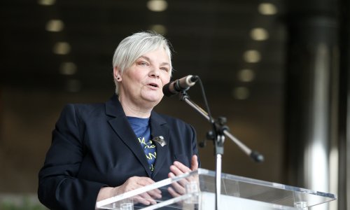 Bivša ravnateljica NSK službenom karticom plaća privatne ručkove, pisala prekovremene...