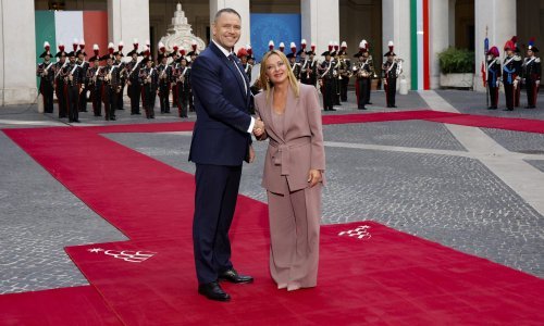 Chic kombinacija Giorgije Meloni pun je pogodak, a tek te cipele...