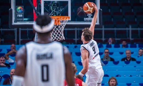 Svjetski prvaci nakon povijesno lošeg poluvremena nestvarnom zadnjom četvrtinom ušli u četvrtfinale Eurobasketa