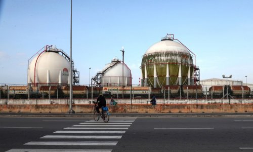 Svojevrsna savršena oluja: Cijene nafte prošloga tjedna pale više od 3 posto