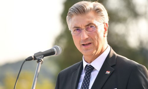 Premijer poželio učenicima sretan povratak u školu: 'Neka vam dani budu ispunjeni učenjem'