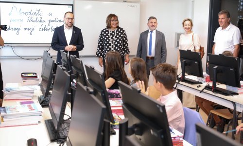 Otvorena nova škola na Jakuševcu, Tomašević odgovorio roditeljima iz Dragonošca
