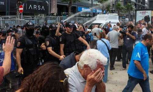 Turska policija suzavcem rastjerala oporbeni prosvjed