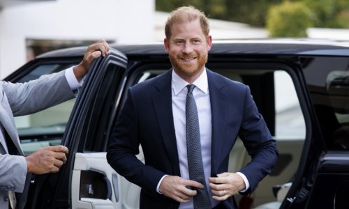 Princ Harry tek je stigao u Englesku i već je pokazao svoje pravo lice