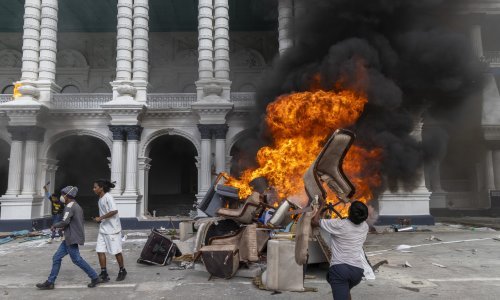 Izgorjela zgrada nepalske vlade: Vojnici na ulicama, uveden neograničeni policijski sat
