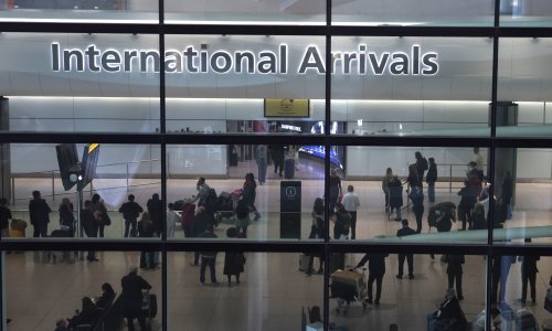 Panika na Heathrowu; 21 osoba se razboljela, ljudi padali u nesvijest