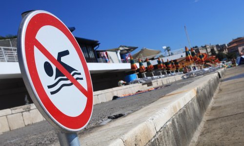 More na plaži u Pločama onečišćeno fekalijama, pronađena Escherichia coli