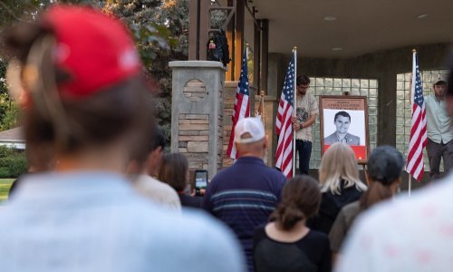 FBI nastavlja potragu za Kirkovim ubojicom. Nižu se reakcije iz svijeta, Trump se obratio Amerikancima