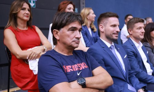 Zlatko Dalić i supruga stigli u Osijek i pokazali navijačko raspoloženje