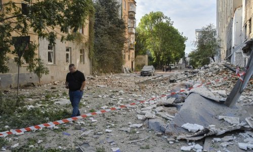 Požar u velikoj rafineriji nafte nakon napada Ukrajine dronom: Ostaci oborene letjelice pali na tlo