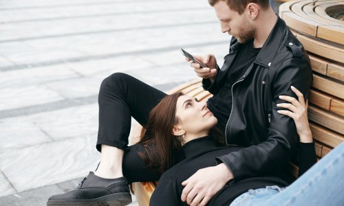 Od pisama na papiru do Tinder matcheva: Kako se udvaranje mijenjalo kroz vrijeme