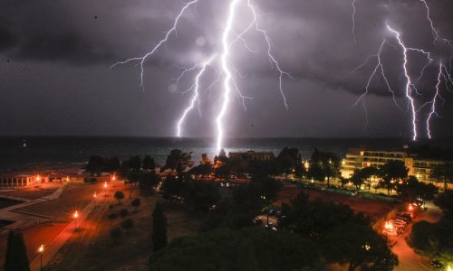 DHMZ najavio jače grmljavinsko nevrijeme i osjetni pad temperature: Budite na oprezu