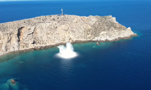 VIDEO Pogledajte spektakularnu snimku uništenja bombe u moru kod Palagruže