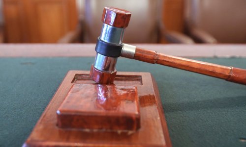Bivšem sucu dosuđen rad za opće dobro zbog krivotvorenja odluke o pritvoru