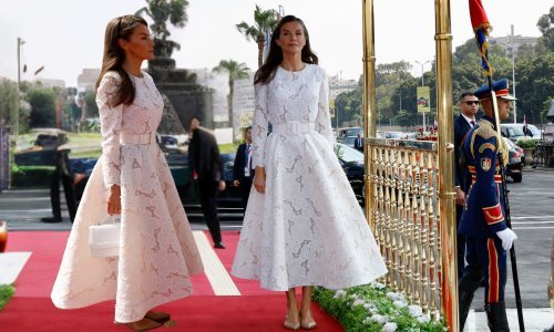 Čipkaste haljine vladaju kraljevskim dvorom: Nakon Charlene savršeni model ima i kraljica Letizia